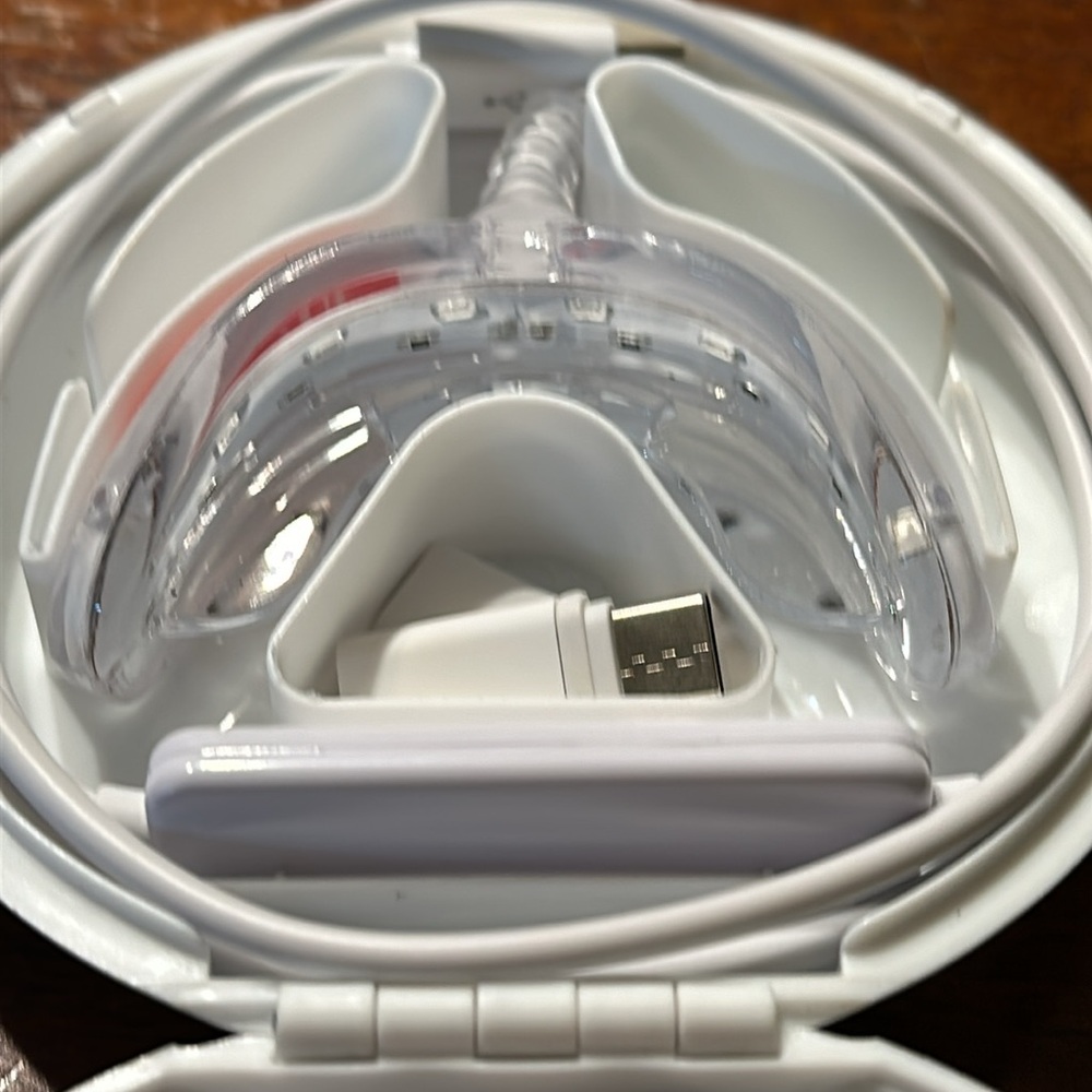 ZIMBA Led teeth whitening light and case new - Picture 5 of 5